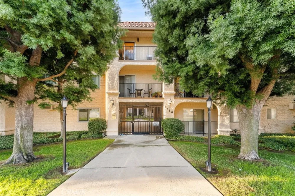 3010 Montrose Avenue #26