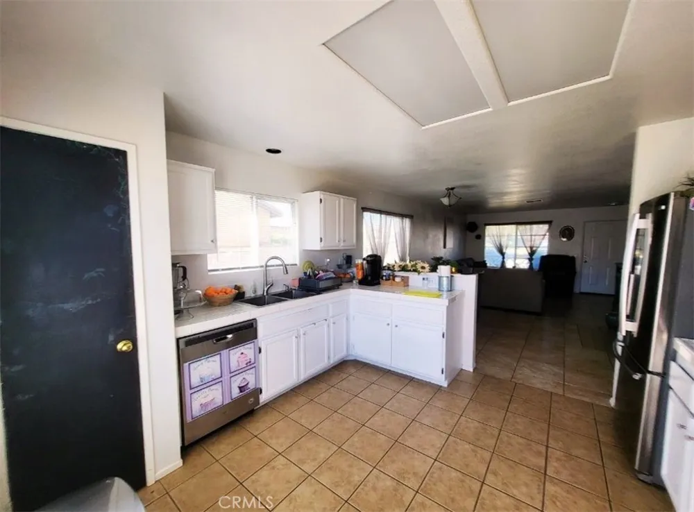 15249 Braxton Adelanto, CA 92301