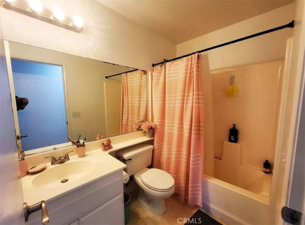 15249 Braxton Adelanto, CA 92301