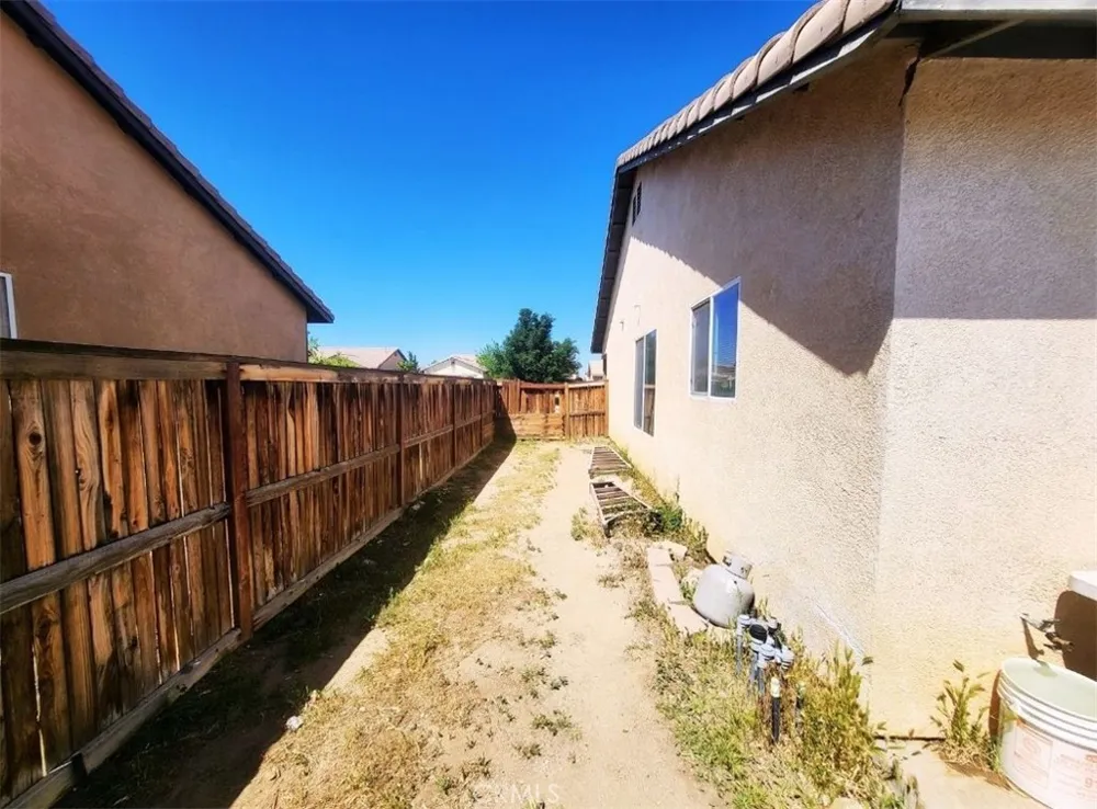 15249 Braxton Adelanto, CA 92301