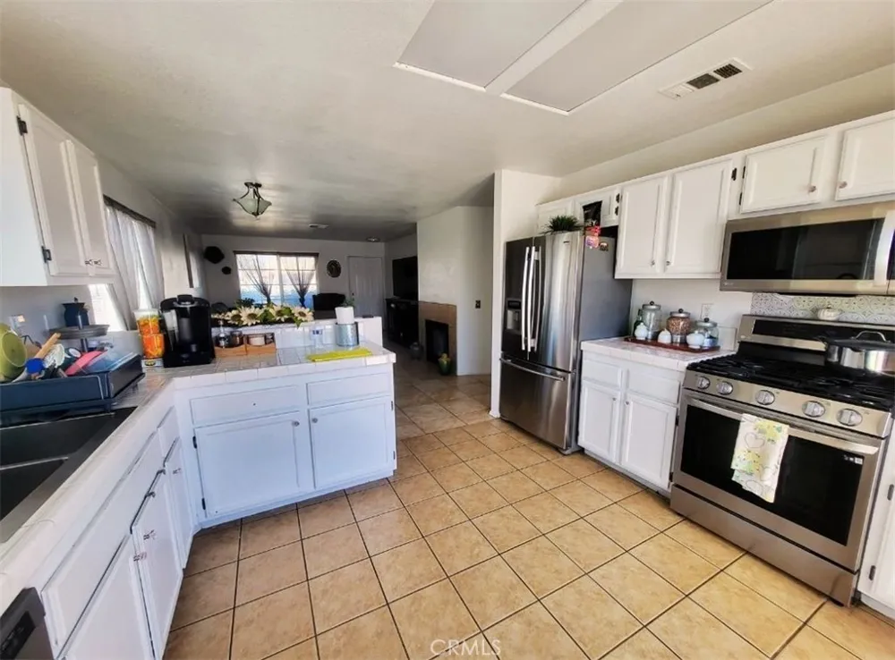 15249 Braxton Adelanto, CA 92301