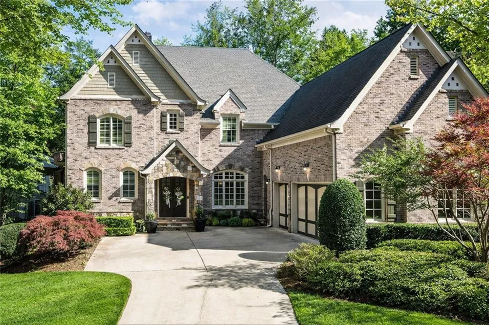 3283 Stratfield Drive NE