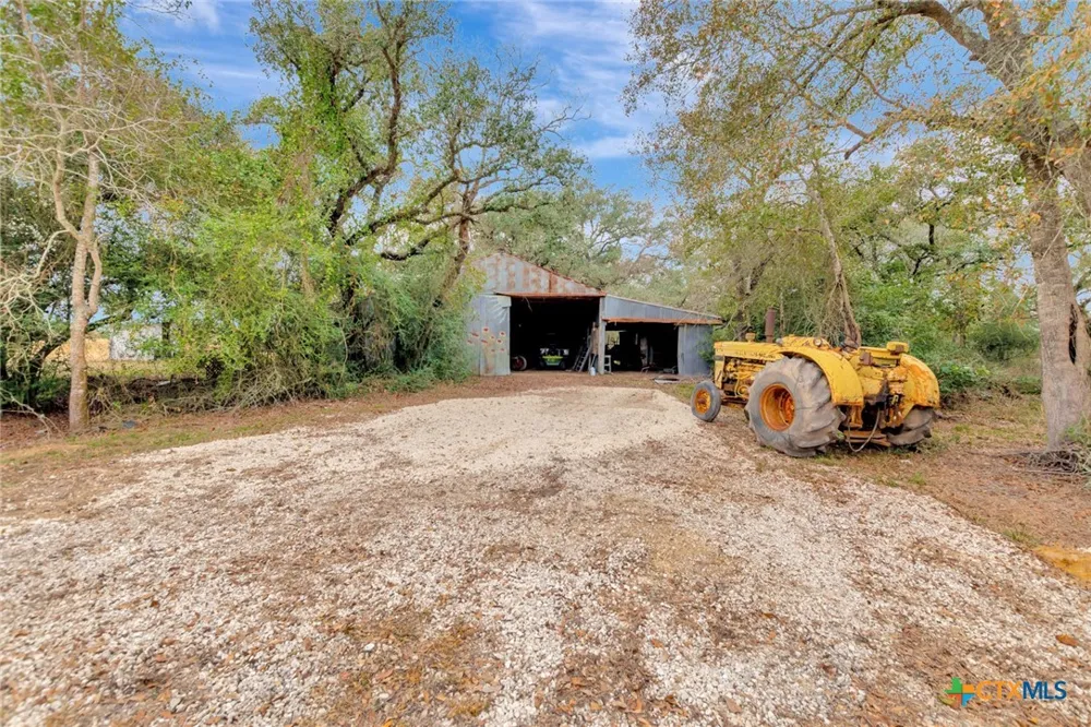 1710 County Road 399 Louise, TX 77455