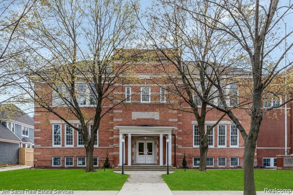 389 Saint Clair Avenue Grosse Pointe City, MI 48230