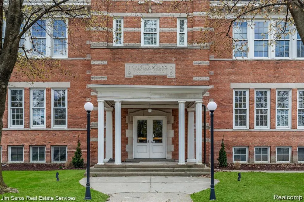 389 Saint Clair Avenue Grosse Pointe City, MI 48230