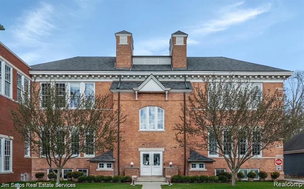 389 Saint Clair Avenue Grosse Pointe City, MI 48230