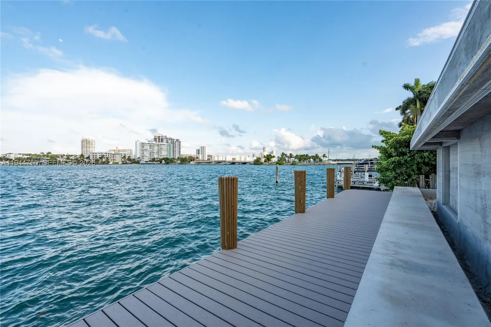 333 E Rivo Alto Dr Miami Beach, FL 33139