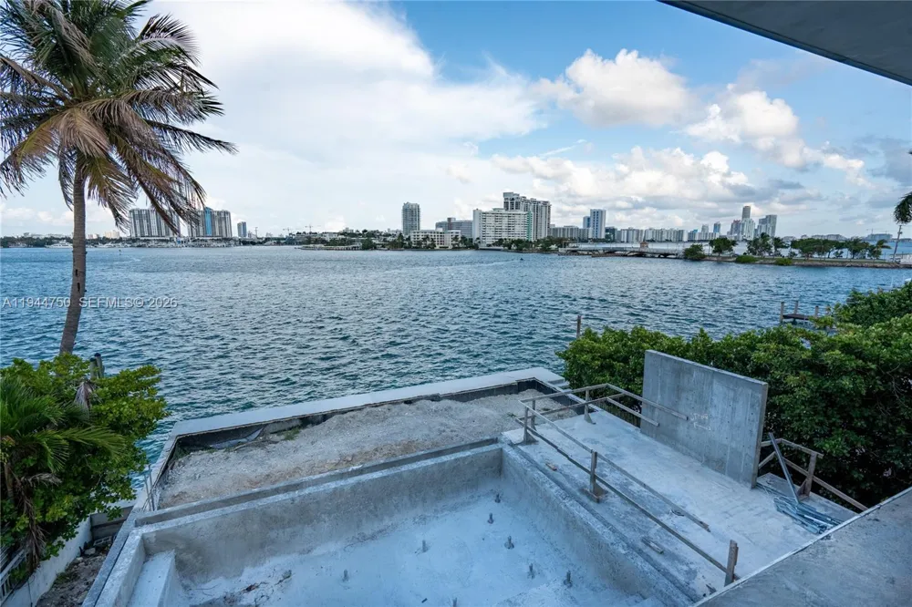 333 E Rivo Alto Dr Miami Beach, FL 33139