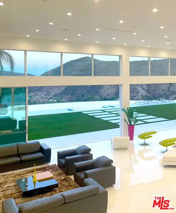 80 Saddlebow Road Bell Canyon, CA 91307