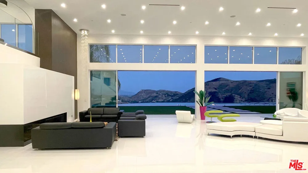 80 Saddlebow Road Bell Canyon, CA 91307