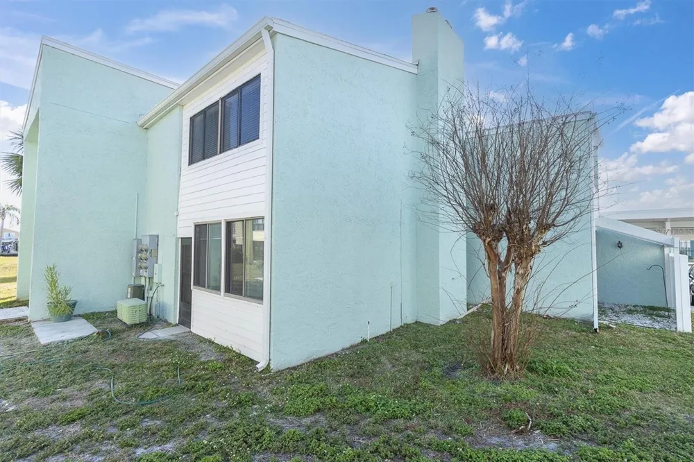 1 WINDRUSH BOULEVARD #87 Indian Rocks Beach, FL 33785