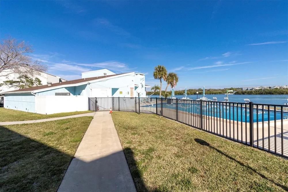 1 WINDRUSH BOULEVARD #87 Indian Rocks Beach, FL 33785