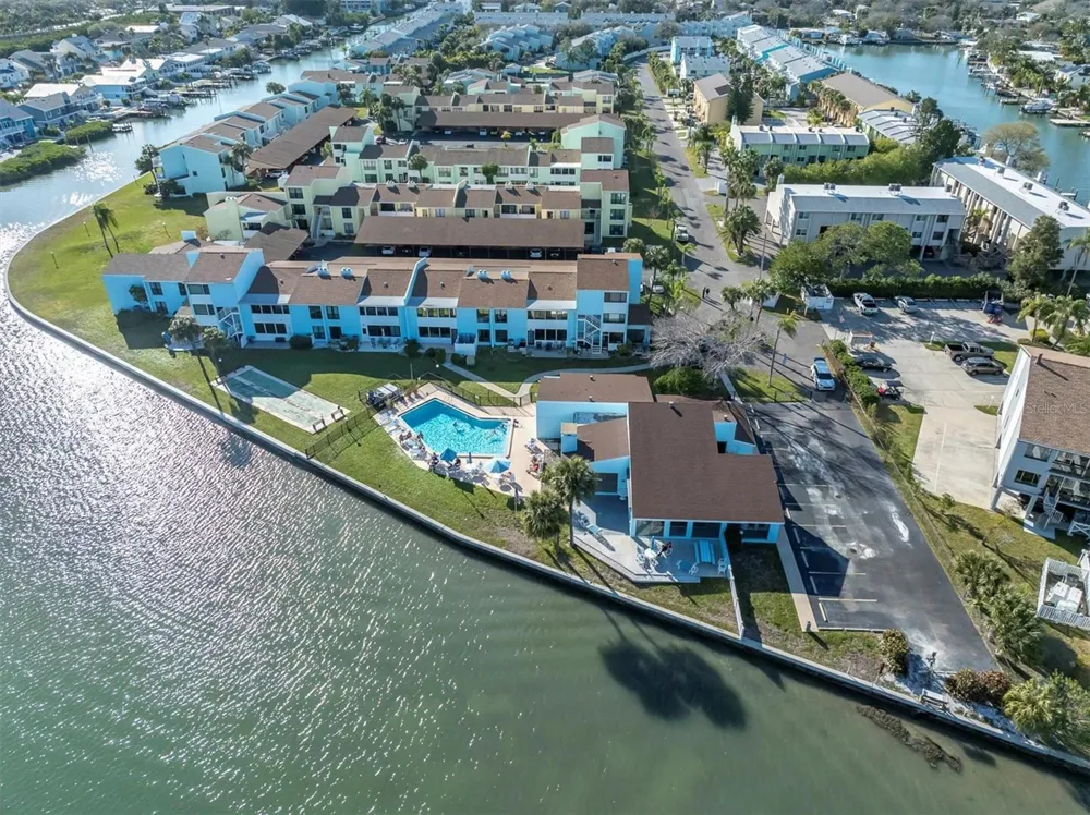 1 WINDRUSH BOULEVARD #87 Indian Rocks Beach, FL 33785