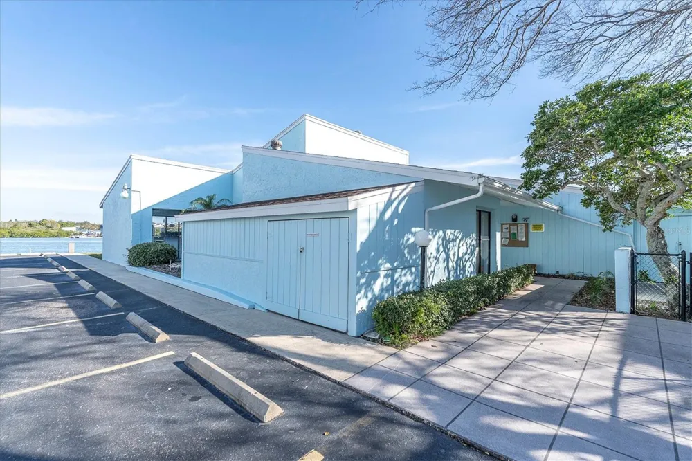 1 WINDRUSH BOULEVARD #87 Indian Rocks Beach, FL 33785