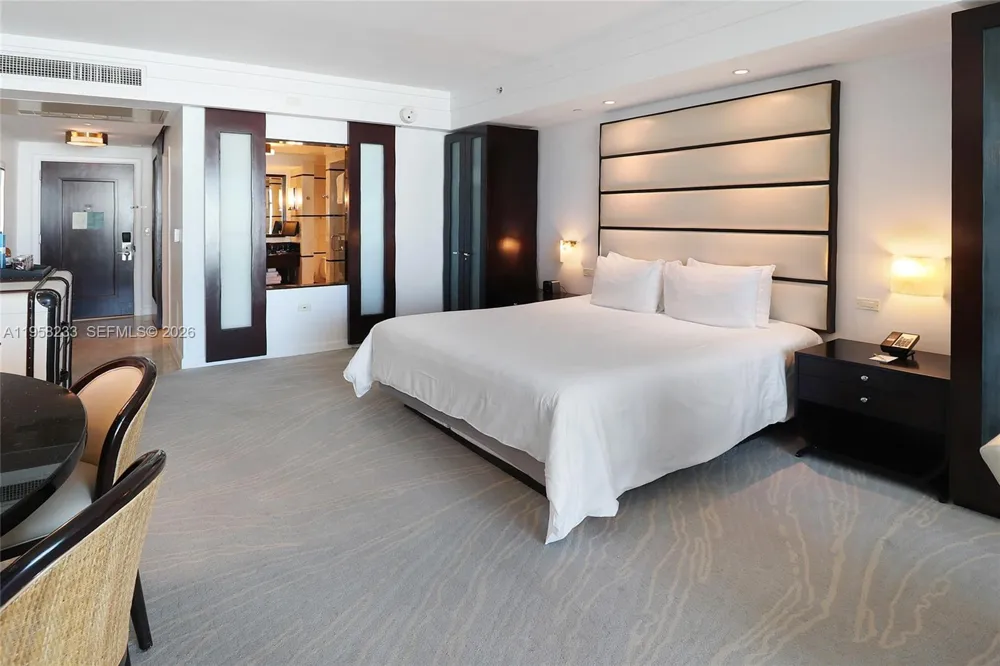 4391 Collins Ave #1703 Miami Beach, FL 33140