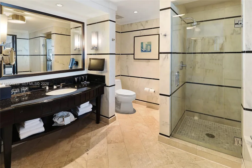 4391 Collins Ave #1703 Miami Beach, FL 33140