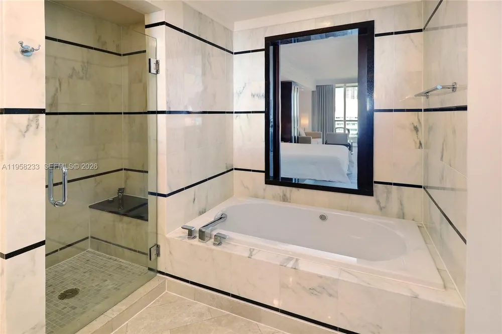 4391 Collins Ave #1703 Miami Beach, FL 33140