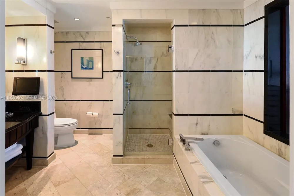 4391 Collins Ave #1703 Miami Beach, FL 33140
