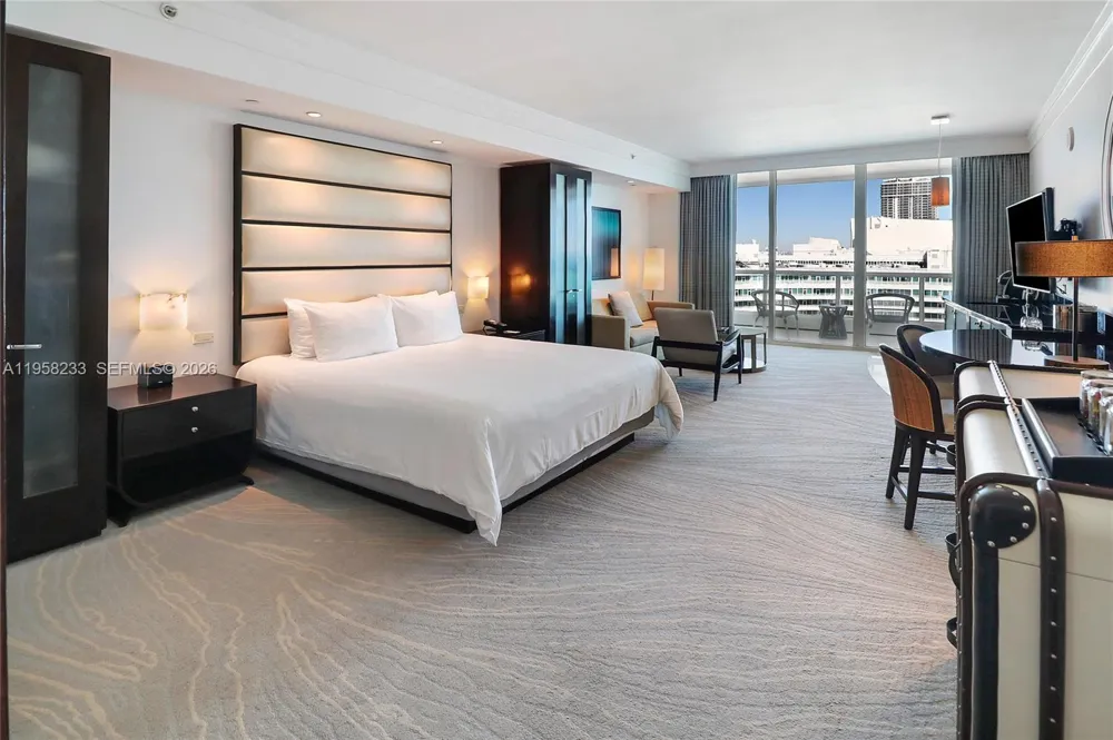4391 Collins Ave #1703 Miami Beach, FL 33140