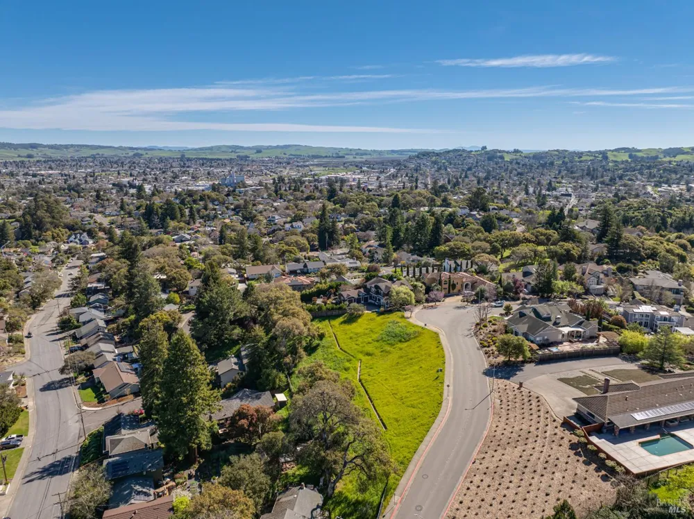 513 Larch Drive Petaluma, CA 94952