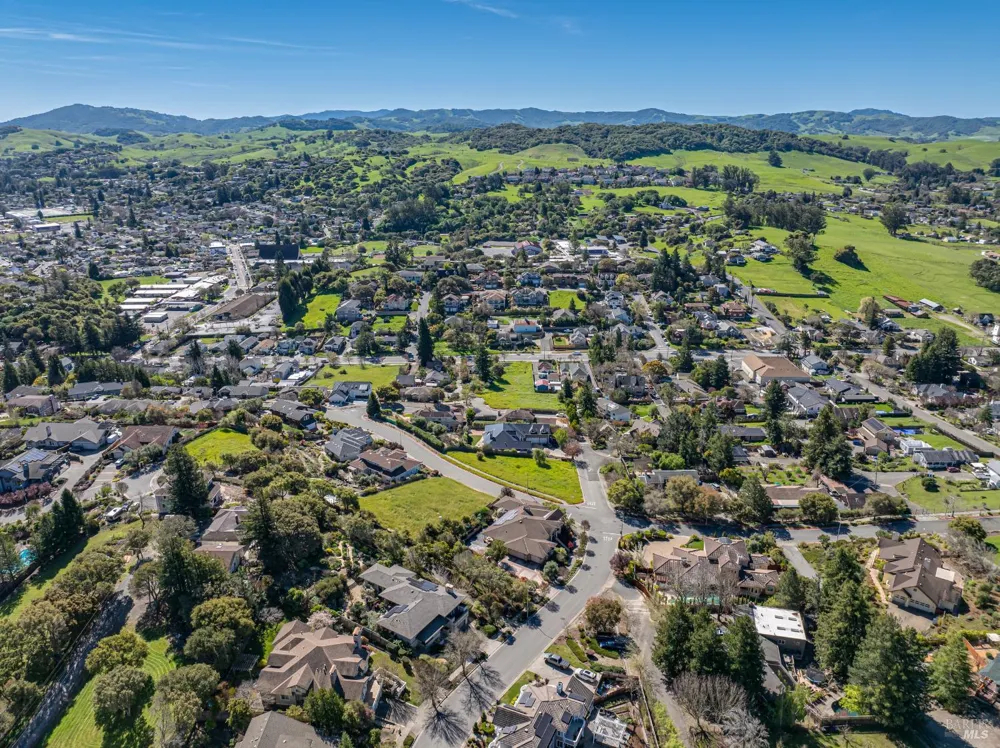 513 Larch Drive Petaluma, CA 94952