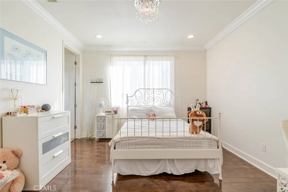 10817 W Stallion Ranch Road Sunland, CA 91040