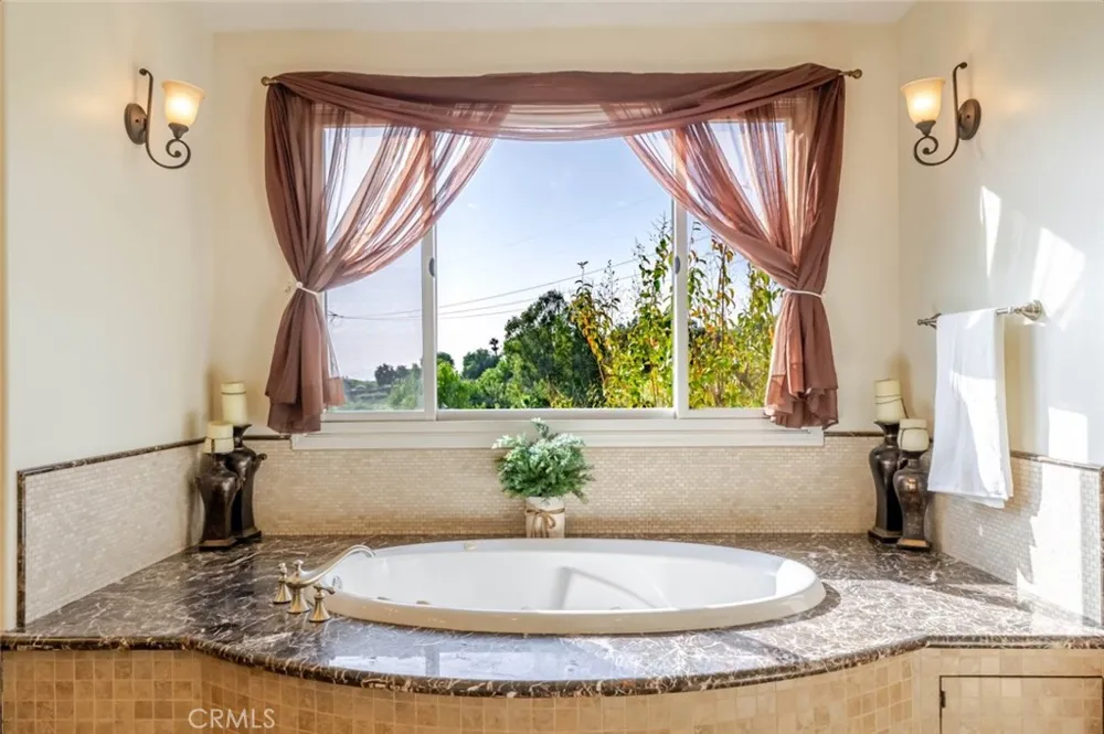 10817 W Stallion Ranch Road Sunland, CA 91040