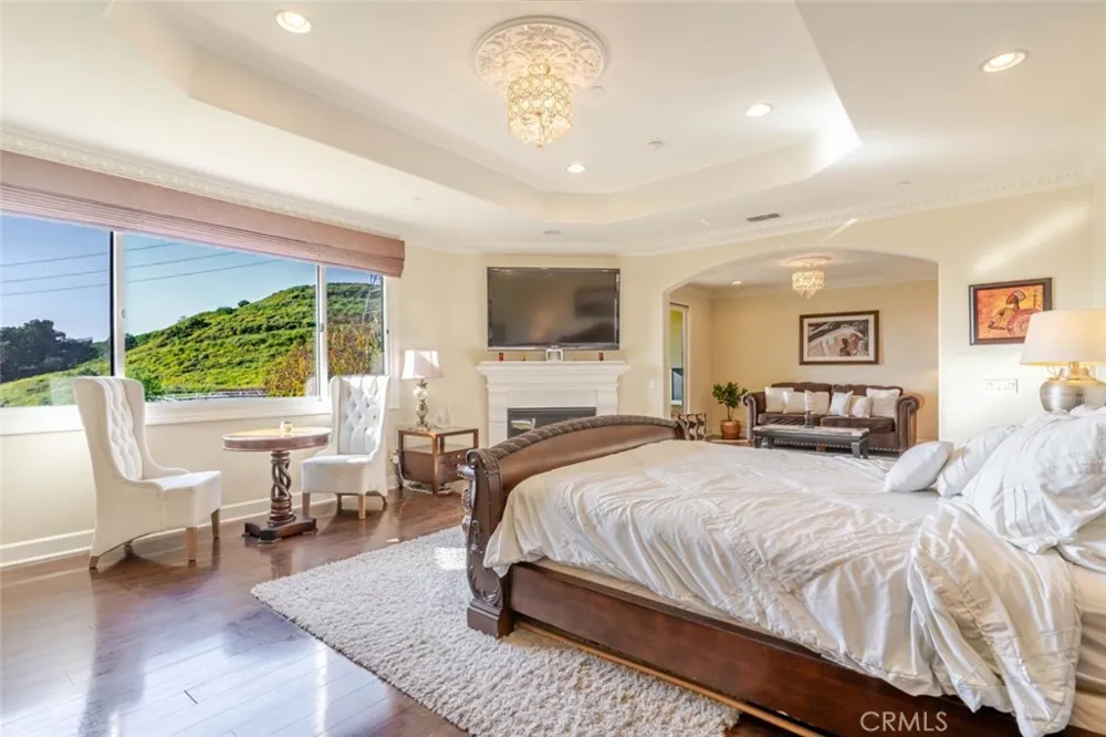 10817 W Stallion Ranch Road Sunland, CA 91040
