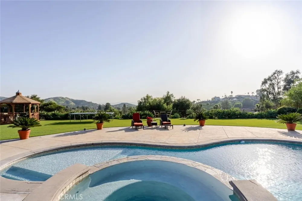 10817 W Stallion Ranch Road Sunland, CA 91040