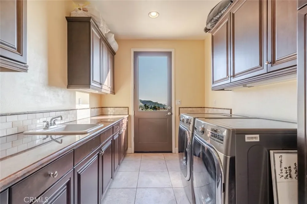 10817 W Stallion Ranch Road Sunland, CA 91040