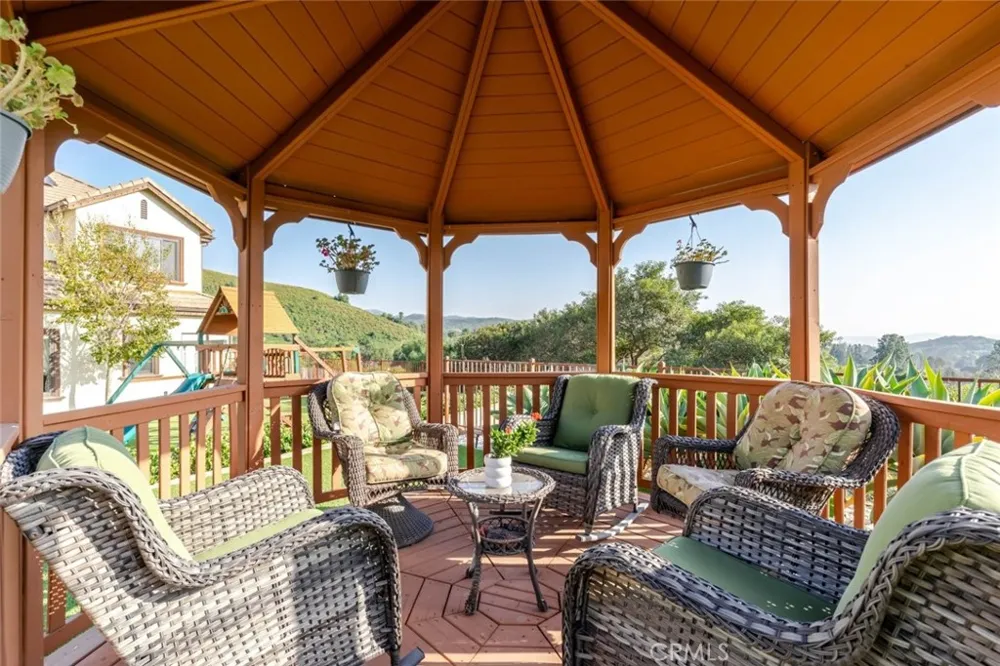 10817 W Stallion Ranch Road Sunland, CA 91040