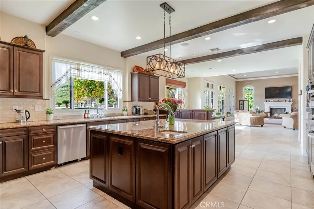 10817 W Stallion Ranch Road Sunland, CA 91040