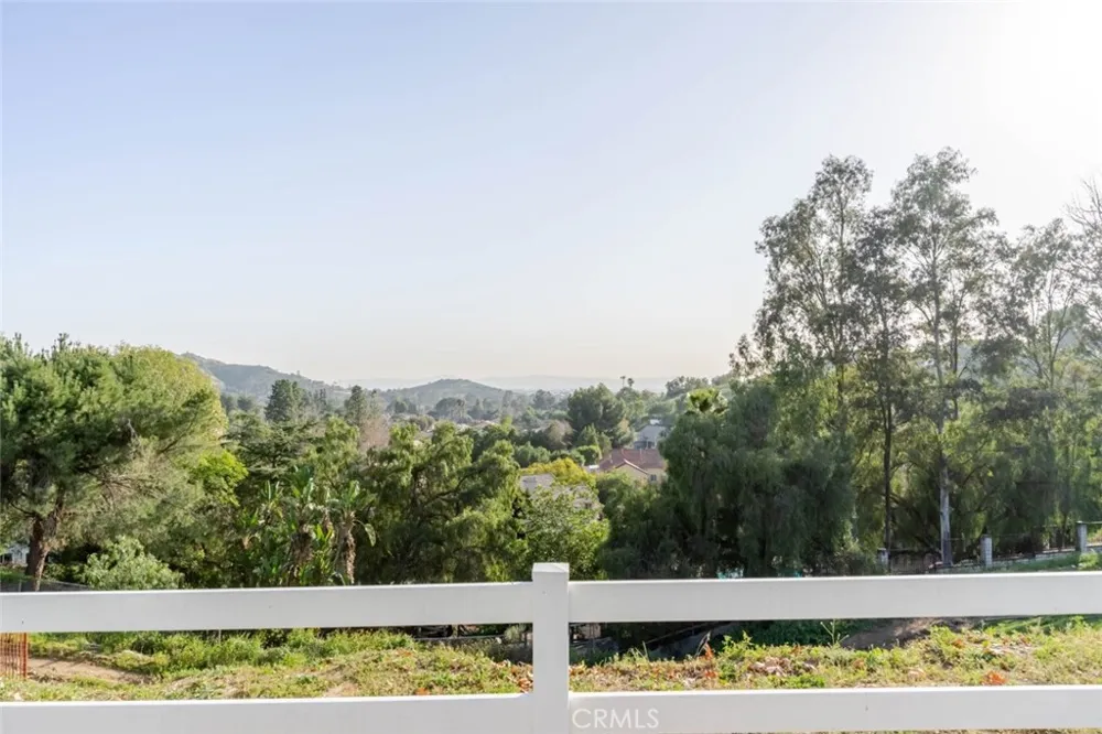 10817 W Stallion Ranch Road Sunland, CA 91040