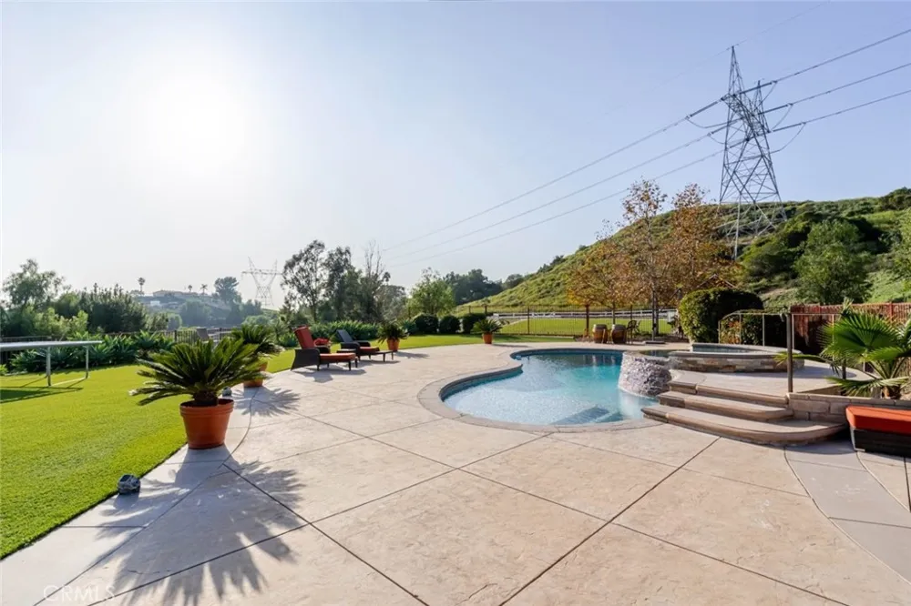 10817 W Stallion Ranch Road Sunland, CA 91040
