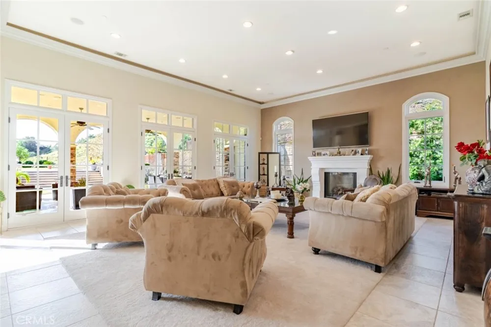 10817 W Stallion Ranch Road Sunland, CA 91040