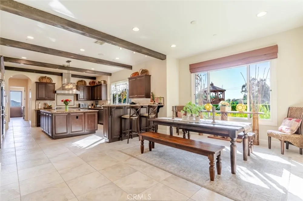 10817 W Stallion Ranch Road Sunland, CA 91040