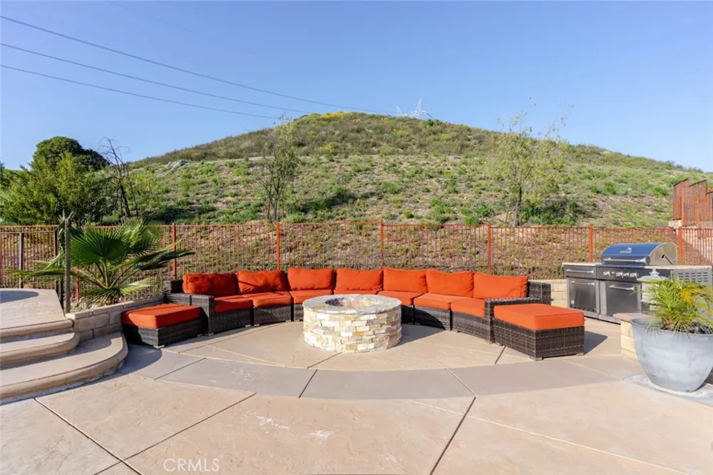 10817 W Stallion Ranch Road Sunland, CA 91040