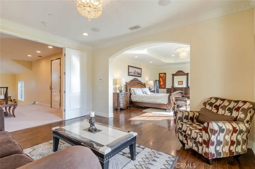 10817 W Stallion Ranch Road Sunland, CA 91040