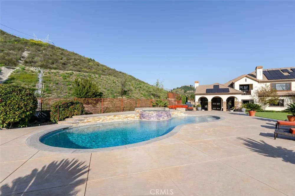 10817 W Stallion Ranch Road Sunland, CA 91040
