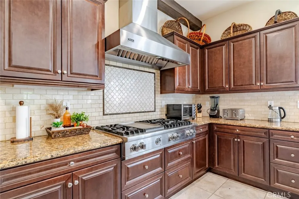 10817 W Stallion Ranch Road Sunland, CA 91040