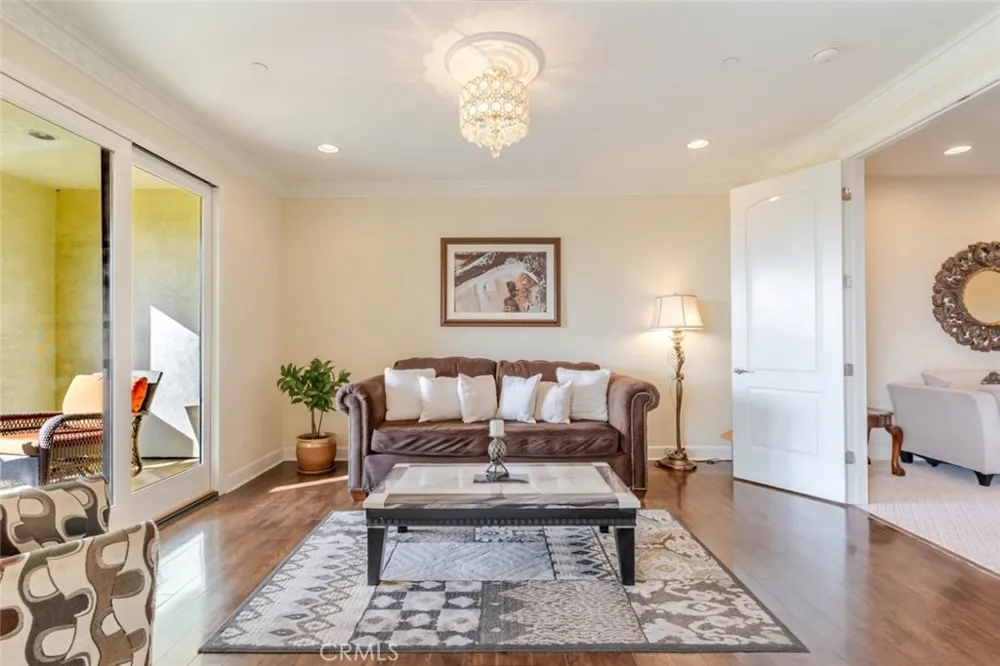 10817 W Stallion Ranch Road Sunland, CA 91040