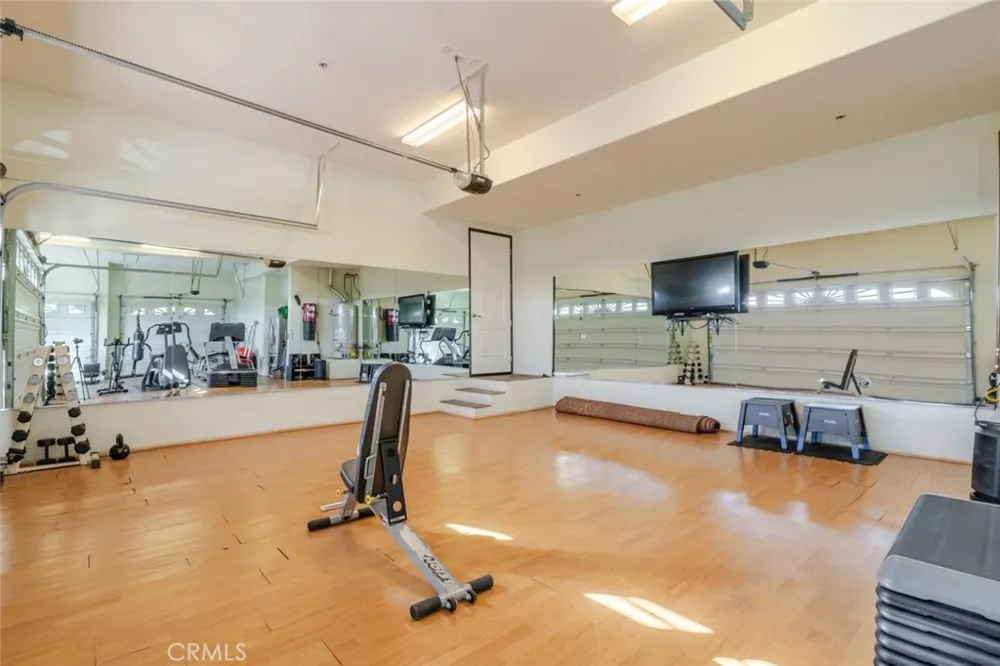 10817 W Stallion Ranch Road Sunland, CA 91040