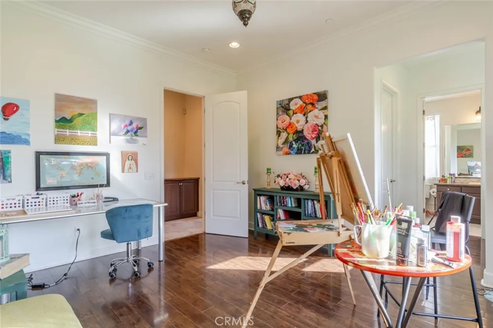 10817 W Stallion Ranch Road Sunland, CA 91040