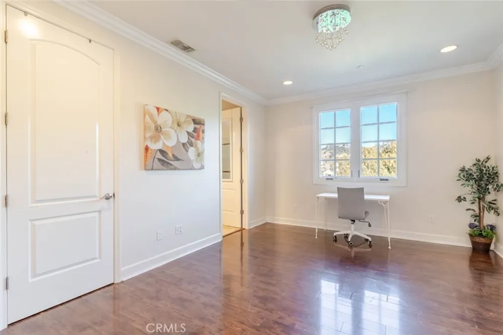 10817 W Stallion Ranch Road Sunland, CA 91040