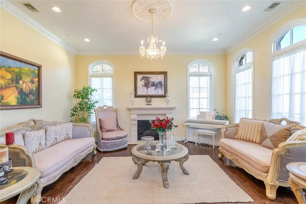 10817 W Stallion Ranch Road Sunland, CA 91040