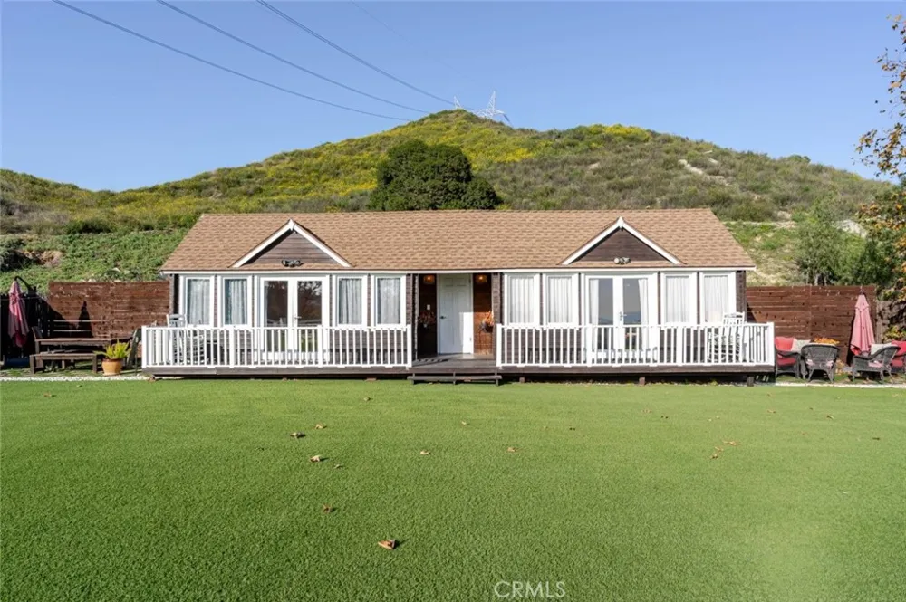 10817 W Stallion Ranch Road Sunland, CA 91040