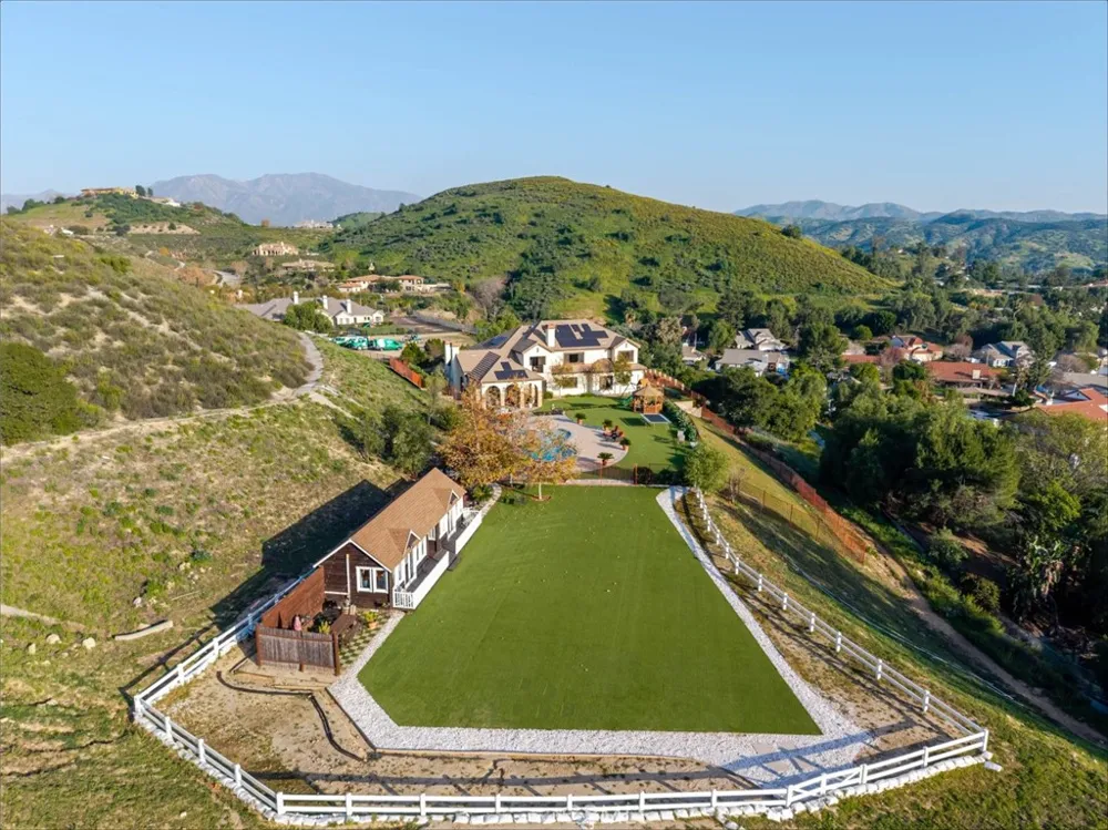10817 W Stallion Ranch Road Sunland, CA 91040