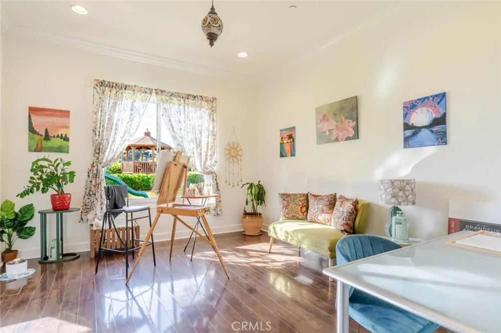 10817 W Stallion Ranch Road Sunland, CA 91040