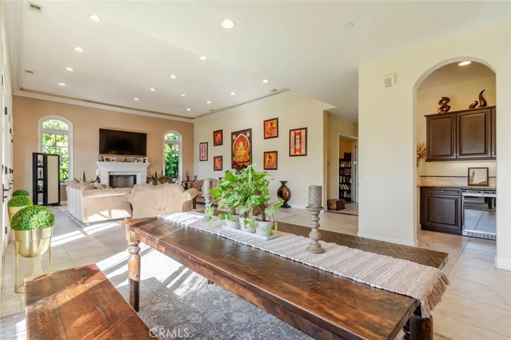 10817 W Stallion Ranch Road Sunland, CA 91040