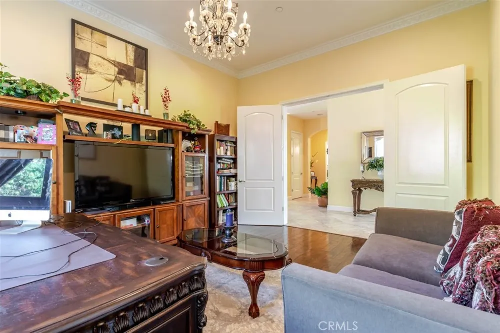 10817 W Stallion Ranch Road Sunland, CA 91040